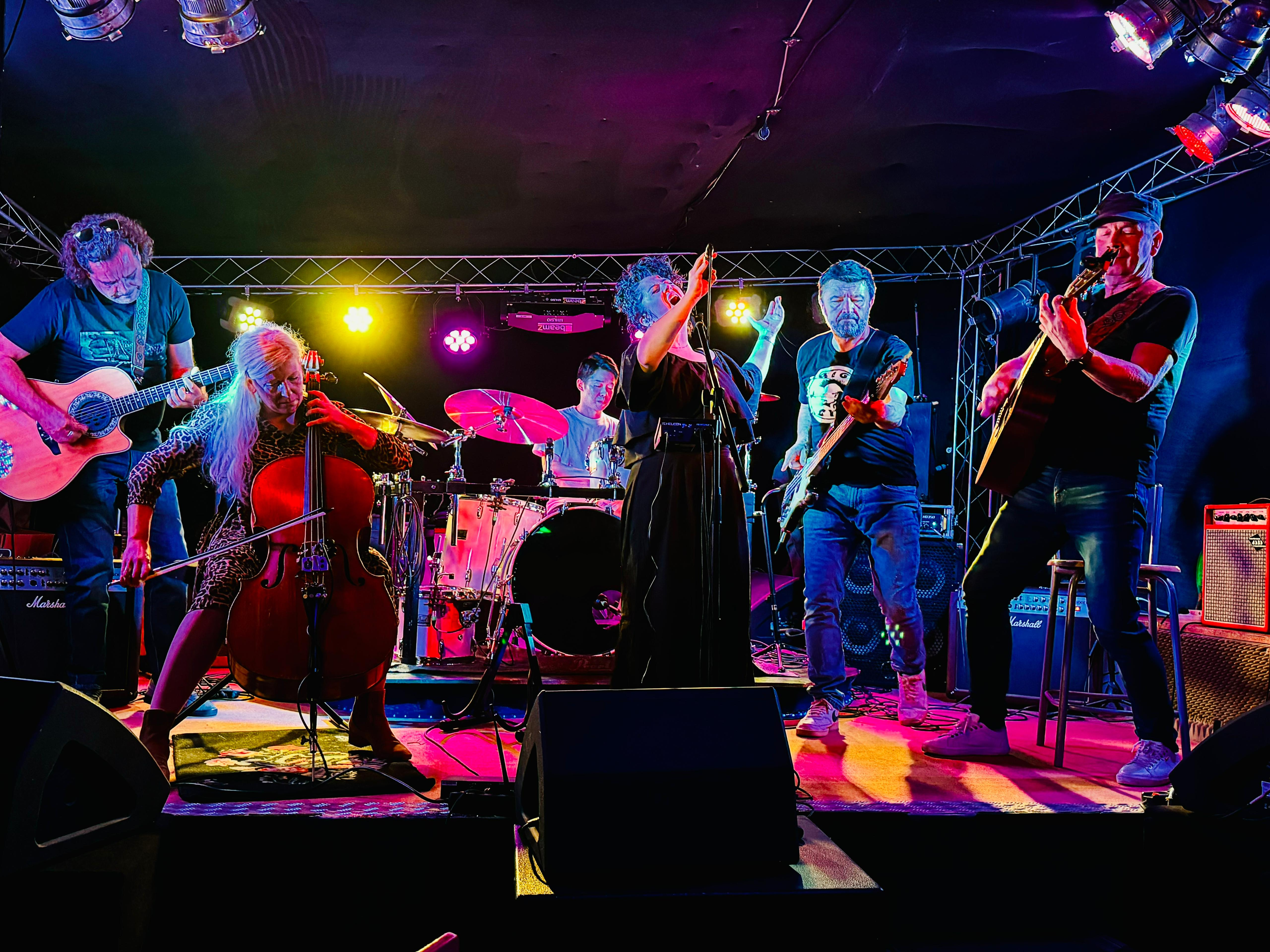 Bandfoto von NOMeD!A